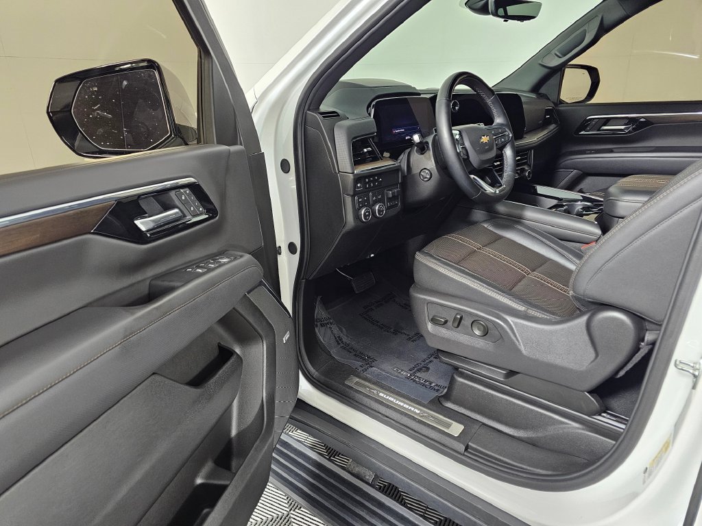 Used 2025 Chevrolet Suburban High Country AWD/4WD image 22