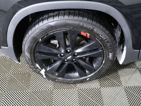 Used 2018 Chevrolet Trax LT w/ Sun & Sound Package image 16