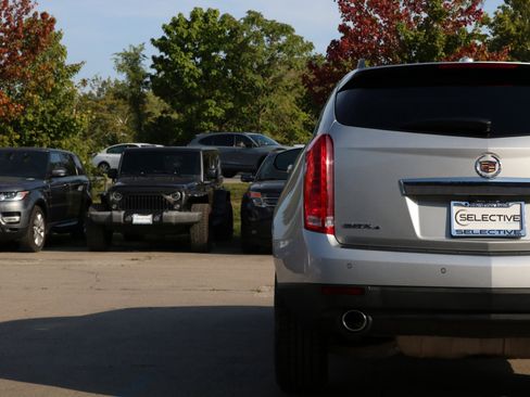 Used 2015 Cadillac SRX Luxury w/ Driver Awareness Package image 10