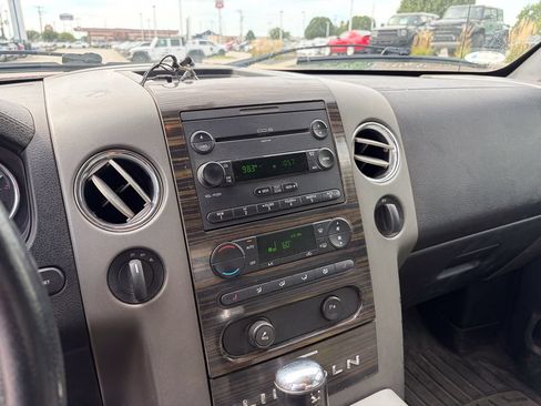 Used 2007 Lincoln Mark LT 4x4 image 12