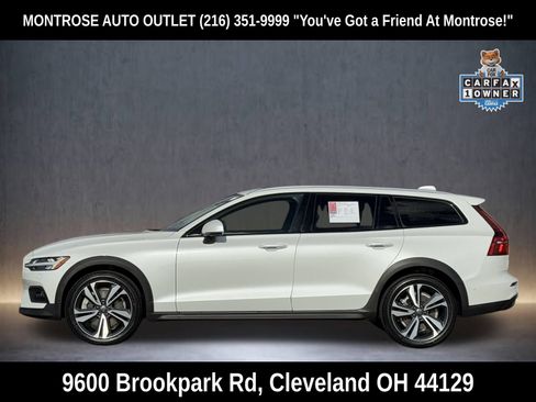 Used 2024 Volvo V60 B5 Cross Country Plus image 4