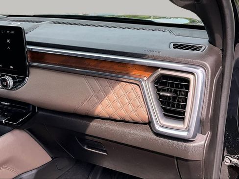 Used 2024 GMC Canyon Denali AWD/4WD image 18