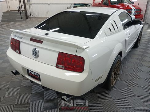 Used 2007 Ford Mustang Shelby GT500 RWD image 8