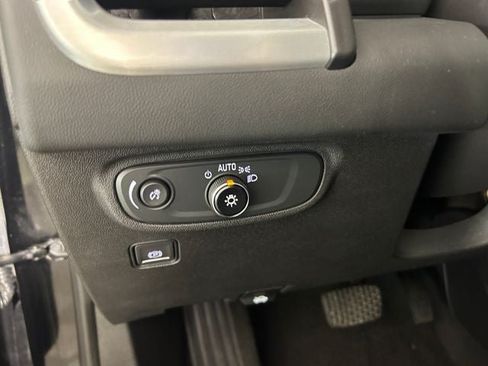 Used 2024 GMC Terrain SLE FWD image 18
