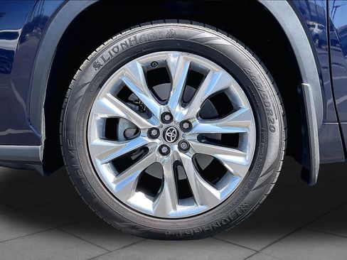 Used 2023 Toyota Highlander Limited FWD image 10