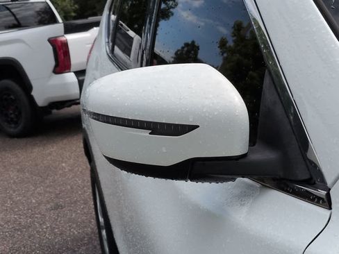Used 2018 Nissan Rogue SV AWD/4WD image 12