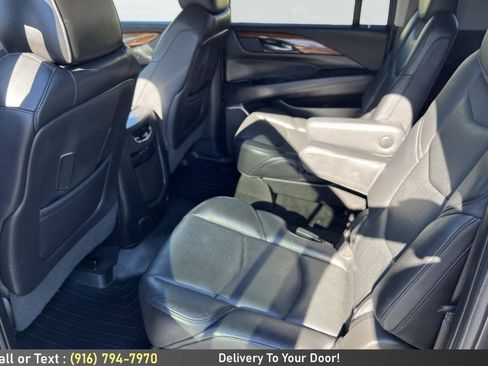 Used 2017 Cadillac Escalade ESV Premium Luxury AWD/4WD image 16