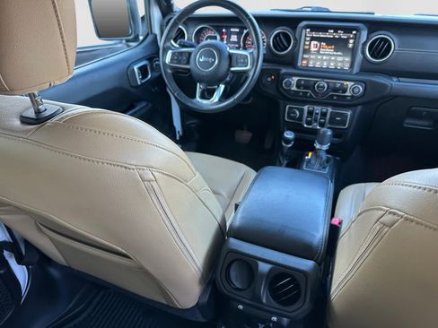 Used 2018 Jeep Wrangler Unlimited Sahara AWD/4WD image 18