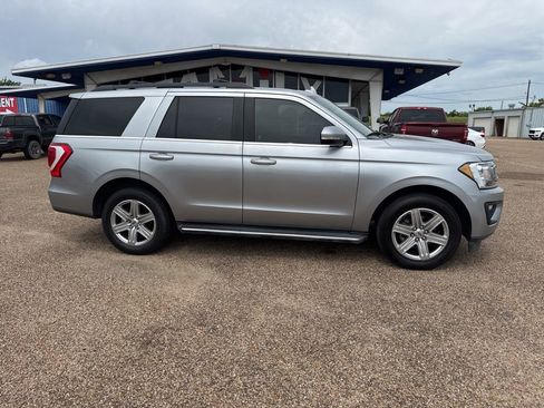 Used 2021 Ford Expedition XLT RWD image 2