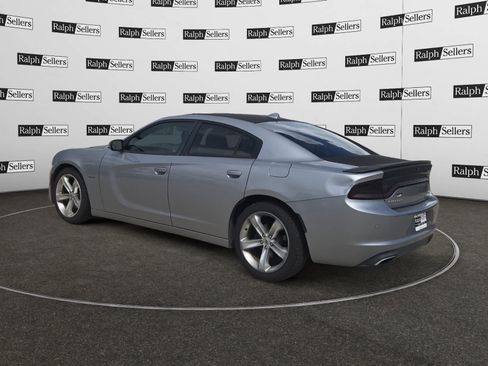 Used 2018 Dodge Charger R/T RWD image 4