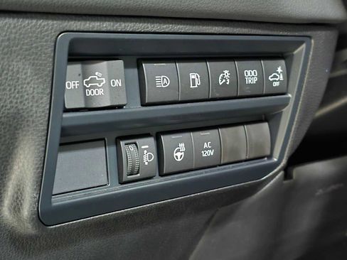 Used 2025 Toyota Tundra Limited image 26