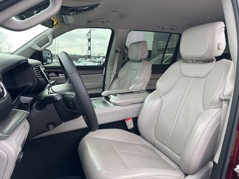 Used 2022 Jeep Grand Wagoneer Series III w/ Flexible Seating Group image 45