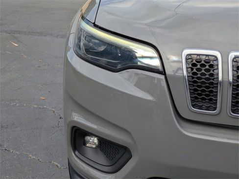 Used 2019 Jeep Cherokee Latitude Plus w/ Cold Weather Group image 9