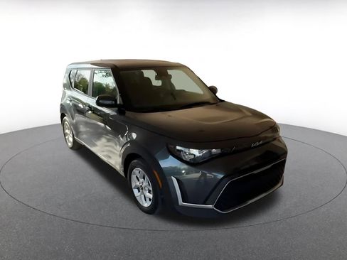 Used 2025 Kia Soul LX w/ LX Technology Package image 3