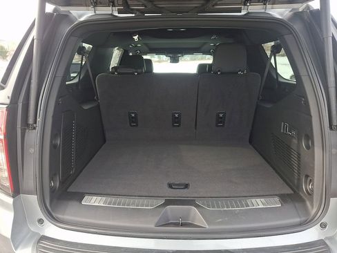 Used 2024 Chevrolet Suburban High Country image 29