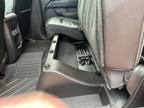 Used 2022 GMC Canyon Denali image 17