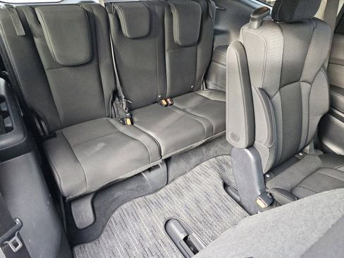 Used 2024 Subaru Ascent Premium w/ Convenience Package image 5