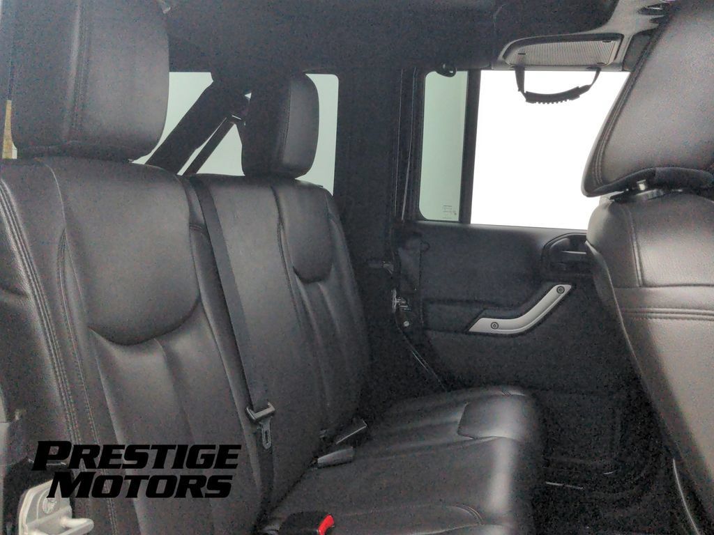 Used 2015 Jeep Wrangler Unlimited Rubicon w/ Connectivity Group AWD/4WD image 26