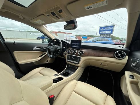 Used 2019 Mercedes-Benz GLA 250 4MATIC w/ Premium Package image 19