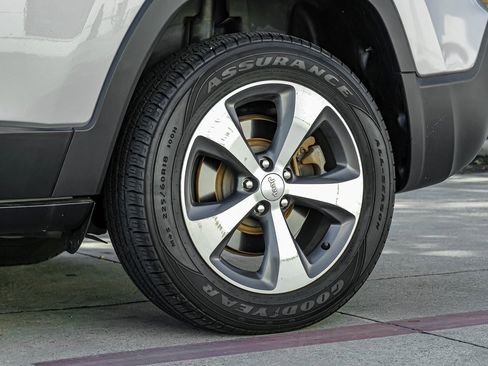 Used 2020 Jeep Cherokee Limited image 70