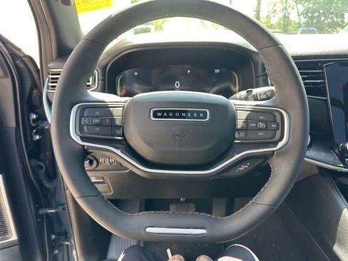 Used 2023 Jeep Wagoneer 4WD w/ Premium Group I image 34