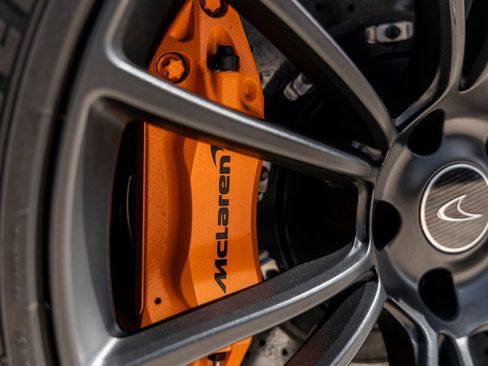 Used 2016 McLaren 570S Coupe RWD image 16
