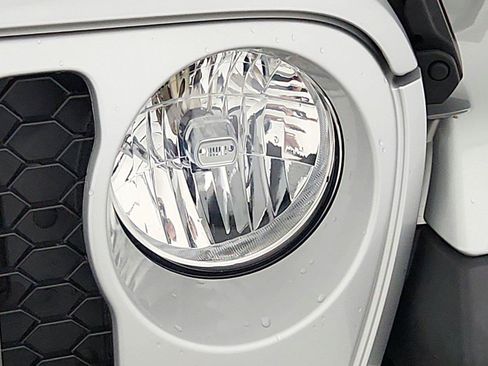 Used 2023 Jeep Gladiator Sport AWD/4WD image 39