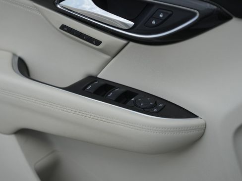 Used 2023 Buick Envision Essence image 19