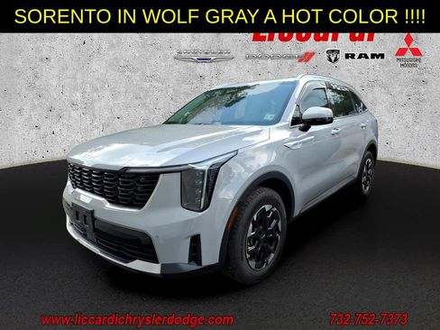 Used 2024 Kia Sorento S AWD/4WD image 2