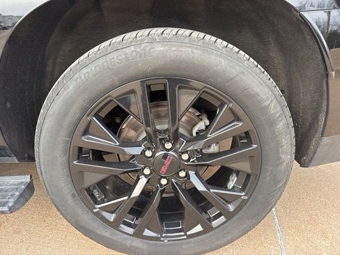 Used 2022 GMC Yukon XL Denali image 10