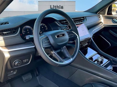 New 2025 Jeep Grand Cherokee Limited w/ Luxury Tech Group II image 2