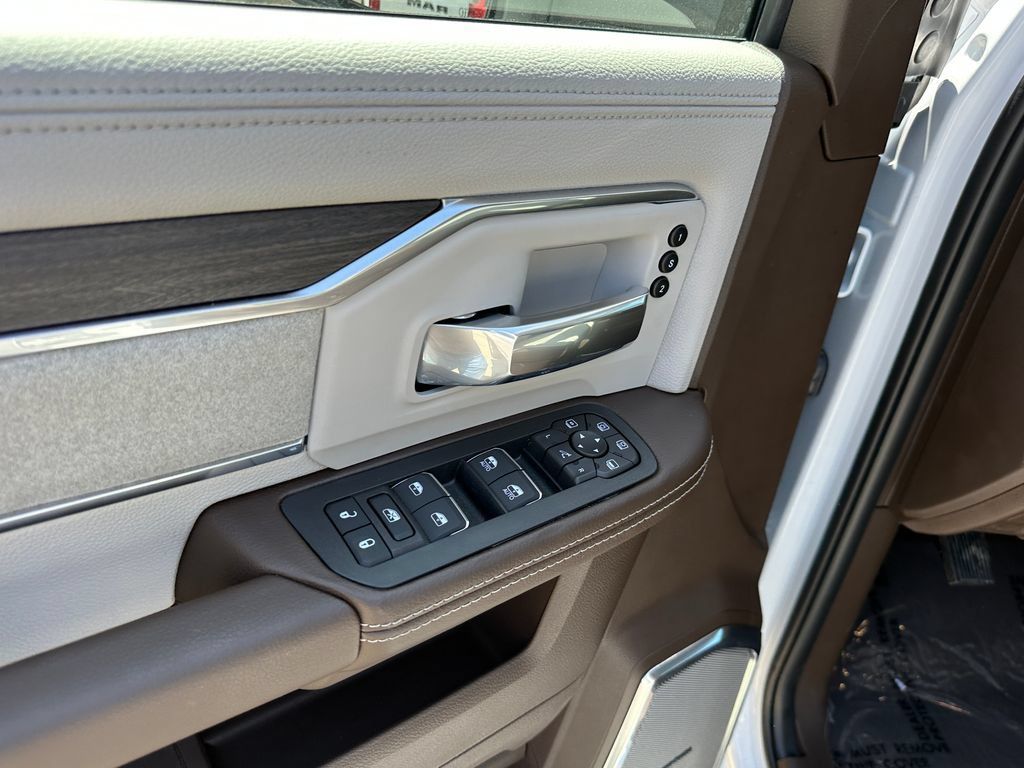 New 2026 RAM 2500 Laramie AWD/4WD image 22
