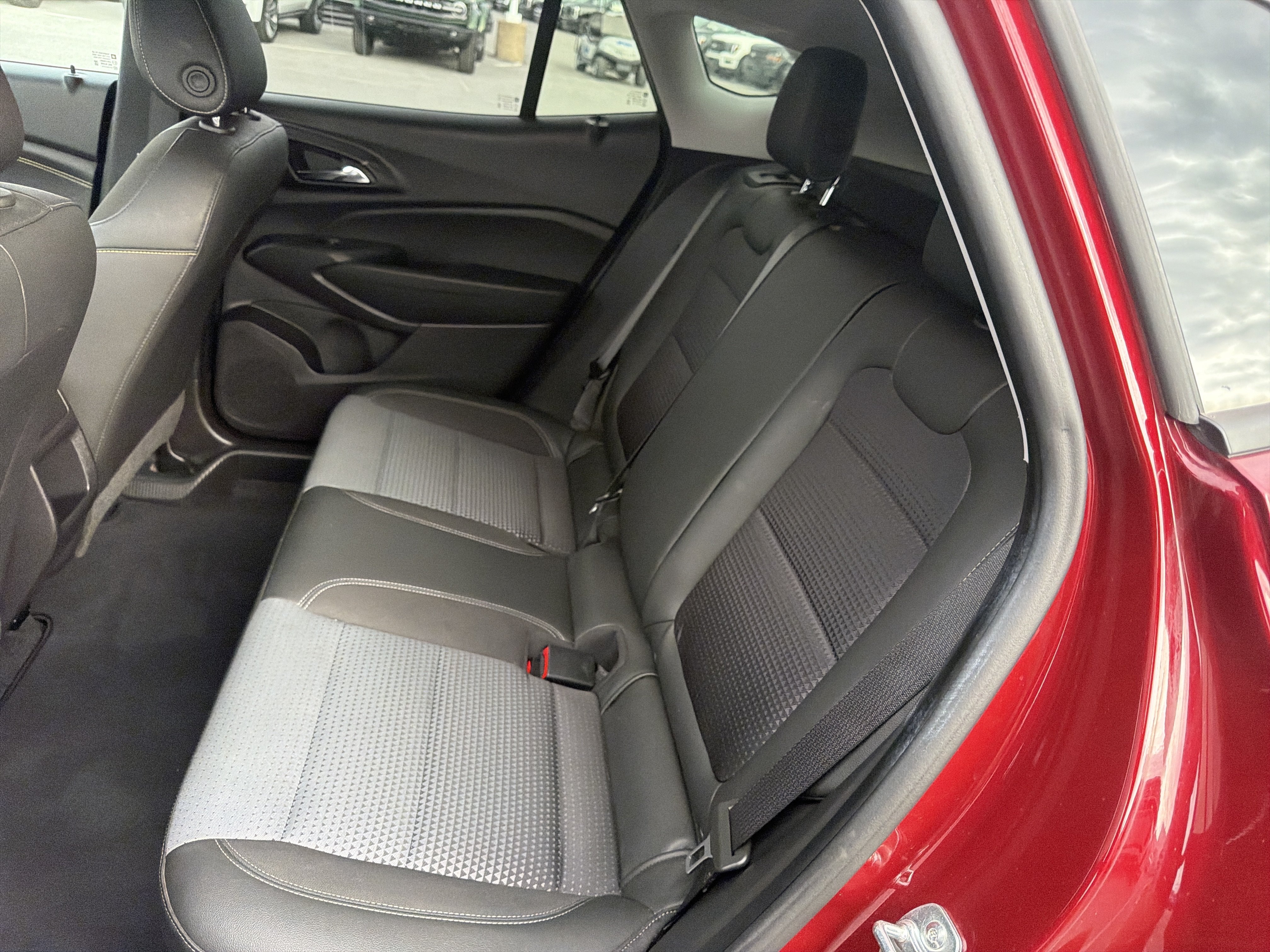 Used 2025 Chevrolet Trax LT FWD image 13