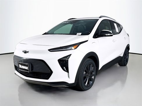 Used 2022 Chevrolet Bolt EUV LT w/ Convenience Package image 3