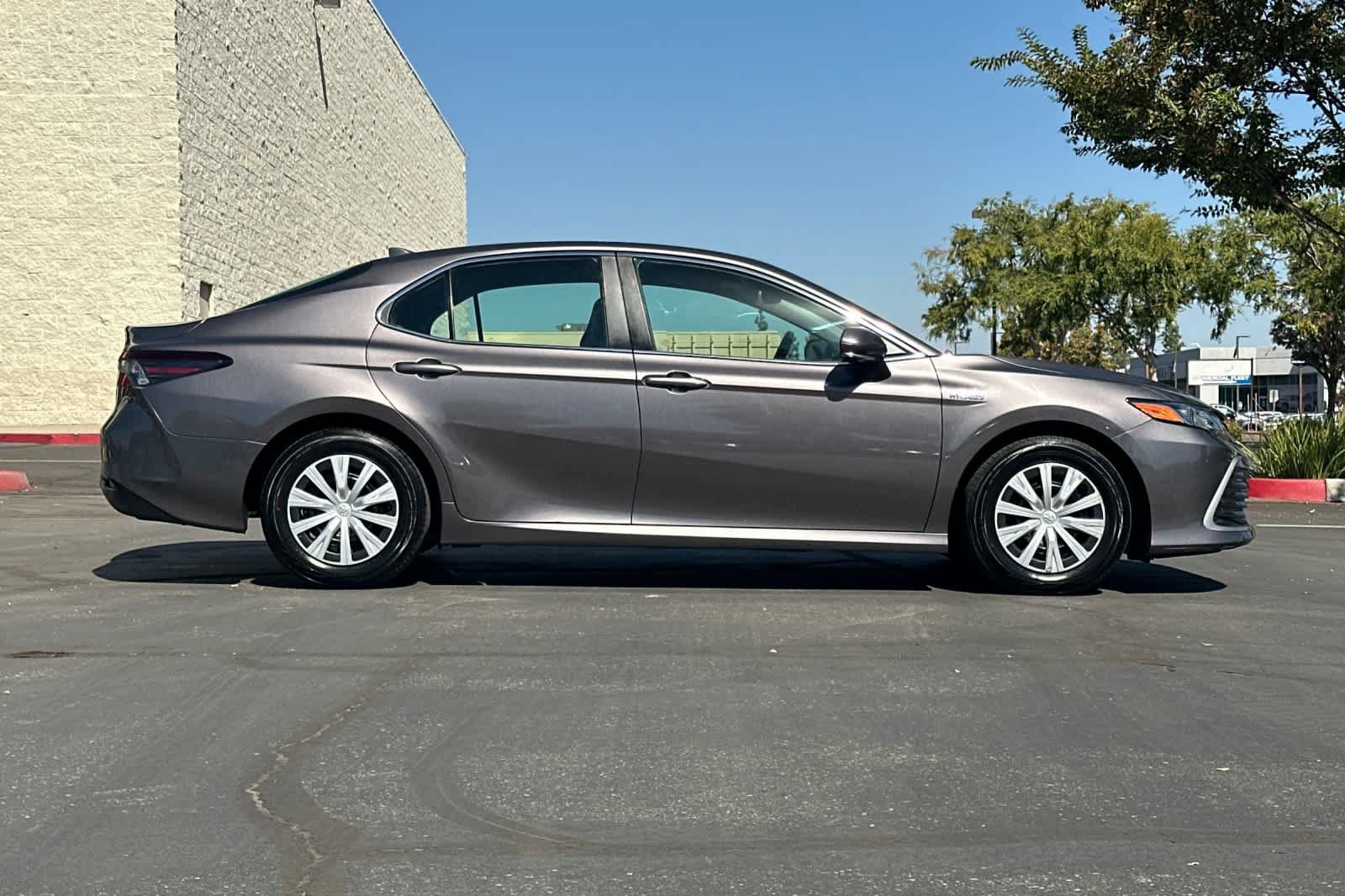 Used 2021 Toyota Camry LE FWD image 9