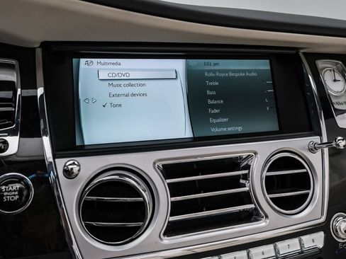 Used 2017 Rolls-Royce Dawn RWD image 90