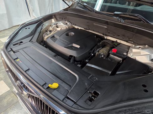 Used 2018 Volvo XC90 T6 Momentum w/ Convenience Package image 7