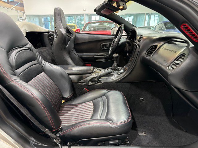 Used 2000 Chevrolet Corvette Convertible w/ Memory Pkg RWD image 5