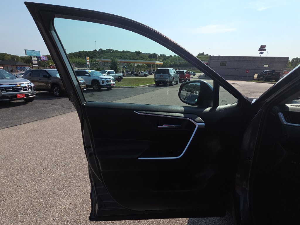 Used 2024 Toyota RAV4 XLE AWD/4WD image 12