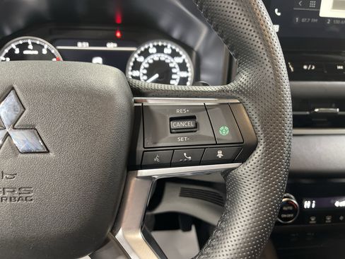 Used 2025 Mitsubishi Outlander SE image 20