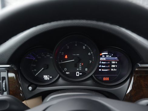 Certified 2026 Porsche Macan AWD/4WD image 17