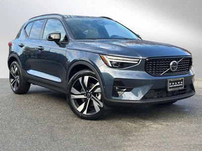 New 2026 Volvo XC40 B5 Plus w/ Climate Package
