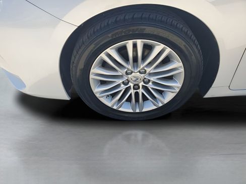 Used 2016 Lexus ES 350 w/ Premium Package w/Wood Trim image 17