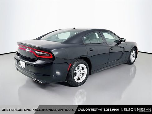 Used 2017 Dodge Charger SE w/ Popular Equipment Group image 5