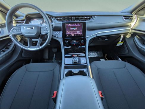 New 2025 Jeep Grand Cherokee L Laredo image 16