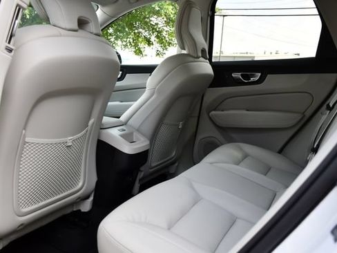 Certified 2024 Volvo XC60 B5 Plus w/ Protection Package Premier AWD/4WD image 17