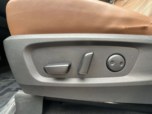 Used 2023 Nissan Pathfinder Platinum w/ Lighting Package (N93) image 14