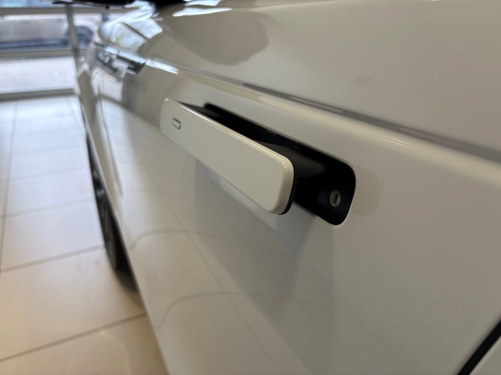 New 2026 Land Rover Range Rover Velar S AWD/4WD image 30
