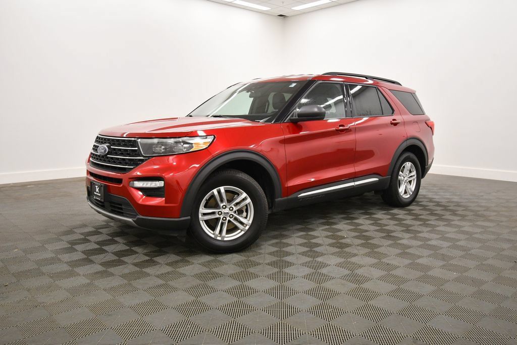Used 2020 Ford Explorer XLT w/ Equipment Group 202A AWD/4WD image 2