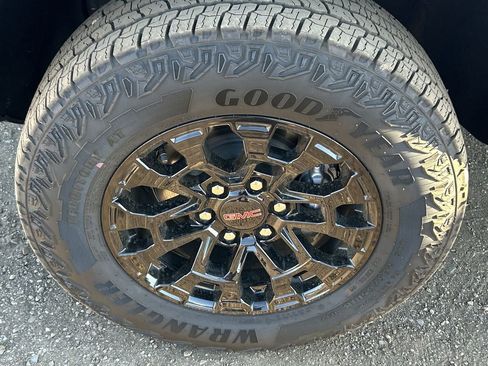 New 2026 GMC Canyon Elevation w/ Convenience Package image 32